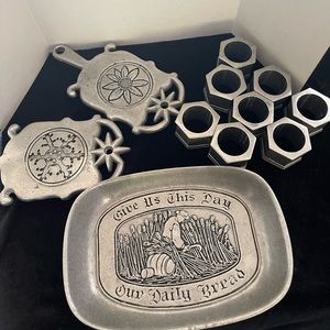 🥓Vintage pewter set 1plate-8napkin Hexagonal rings-2trivets made in the USA